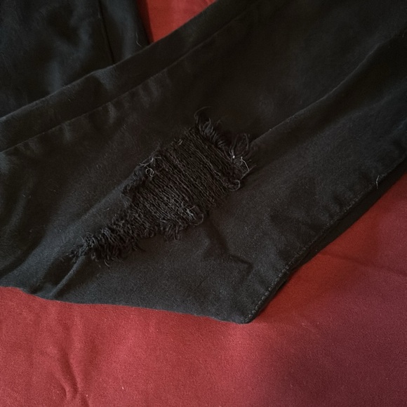 Women’s American Eagle Outfitters Black Super Stretch Ripped Knees  - Picture 3 of 4